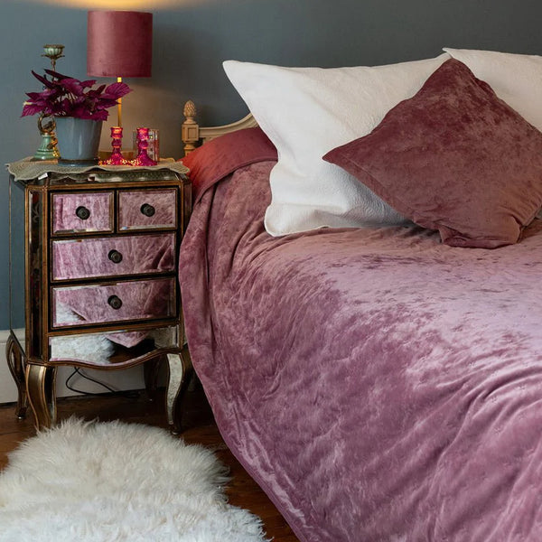 Clara Pink Velvet Bedspread